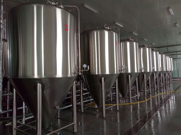 中大型精酿啤酒厂10吨发酵罐发货照片